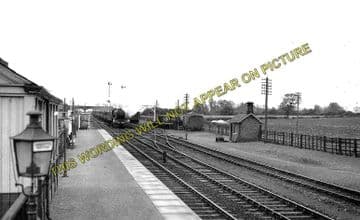 Abbots Ripton Railway Station Photo. Huntingdon - Holme. Peterborough Line. (1)