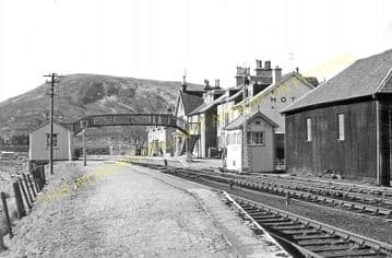 Achnasheen Railway Station Photo. Glencarron - Achanalt. Dingwall Line.  (10)