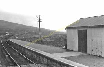 Achnasheen Railway Station Photo. Glencarron - Achanalt. Dingwall Line.  (5)