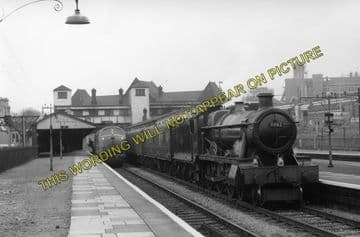 Acton Main Line Railway Station Photo. Paddington - Ealing Broadway Line. (2)