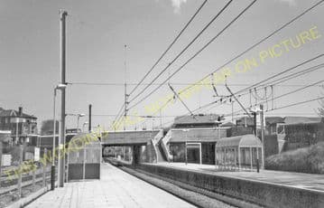 Acton Main Line Railway Station Photo. Paddington - Ealing Broadway Line. (5)