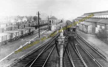 Addiscombe Road Railway Station Photo. Woodside and South Norwood Line. (3)