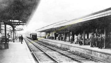 Addlestone Railway Station Photo. Chertsey to Weybridge and Byfleet Lines. (4)