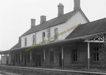 Afonwen Railway Station Photo. Abererch - Criccieth. Pwllheli to Portmadoc. (4)