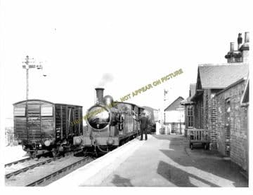 Ainderby Railway Station Photo. Northallerton - Scruton. Leeming Bar Line. (2)..