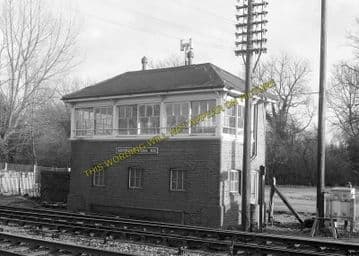 Aldermaston Railway Station Photo. Theale - Midgham. Reading to Newbury. (7)