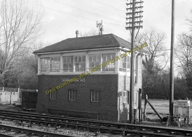 Aldermaston Railway Station Photo. Theale - Midgham. Reading to Newbury. (7)