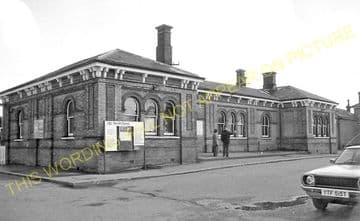 Aldershot North Camp Railway Station Photo. Farnborough - Ash and Guildford (26)