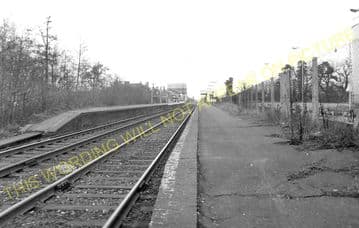 Aldershot North Camp Railway Station Photo. Farnborough - Ash and Guildford (34)