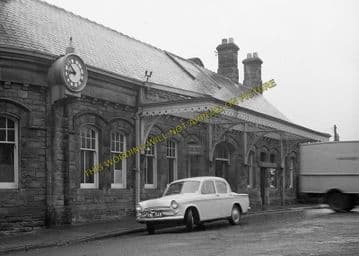 Alnwick Railway Station Photo. Warkworth to Alnmouth and Longhoughton. (8)