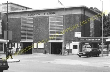 Alperton Railway Station Photo. Park Royal - Sudbury. Ealing to Harrow Line. (4)
