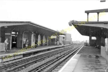 Alperton Railway Station Photo. Park Royal - Sudbury. Ealing to Harrow Line. (6)