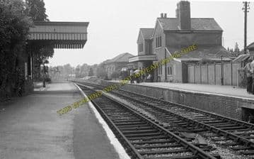 Alresford Railway Station Photo. Ropley - Itchen Abbas. Alton to Winchester (13)