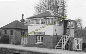 Alresford Railway Station Photo. Ropley - Itchen Abbas. Alton to Winchester (16)