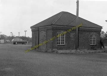 Althorne Railway Station Photo. Fambridge - Burnham-on-Crouch Line. (10)
