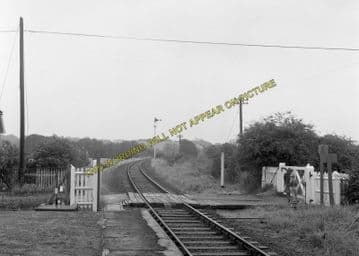 Althorne Railway Station Photo. Fambridge - Burnham-on-Crouch Line. (9)