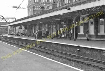 Altrincham & Bowdon Railway Station Photo. Hale - Timperley. MSJ&A. (25)