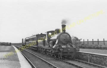 Alves Railway Station Photo. Mosstowie to Kinloss and Hopeman Lines. (1)