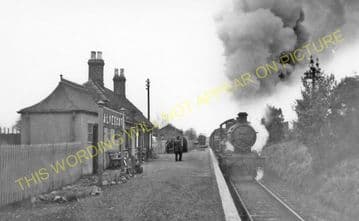 Alvescot Railway Station Photo. Bampton - Kelmscott. Oxford to Fairford Line (5)