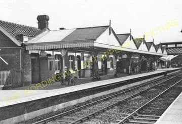 Amersham Railway Station Photo. Chalfont & Latimer - Great Missenden. (6)