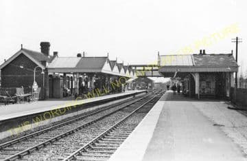 Amersham Railway Station Photo. Chalfont & Latimer - Great Missenden. (7)