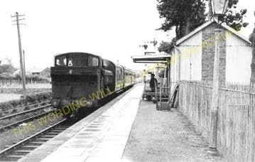 Ammanford & Tirydail Railway Station Photo. Great Western Railway. (1)