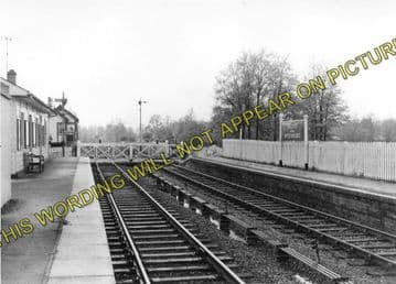 Ascott-under-Wychwood Railway Station Photo. Charlbury - Shipton. (2)