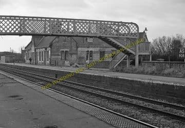 Ashchurch Railway Station Photo. Cleeve to Tewkesbury Bredon and Beckford. (33)