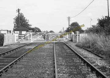 Aspley Guise Railway Station Photo. Woburn Sands - Ridgmont. Bletchley Line. (11)
