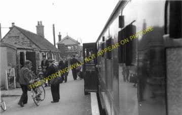 Bampton Railway Station Photo. Brize Norton. Witney - Alvescot. (14)