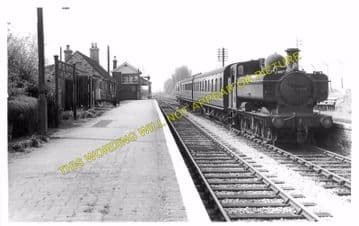 Bampton Railway Station Photo. Brize Norton. Witney - Alvescot. (5)