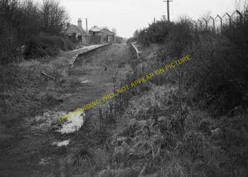 Bampton Railway Station Photo. Brize Norton. Witney - Alvescot. (9)