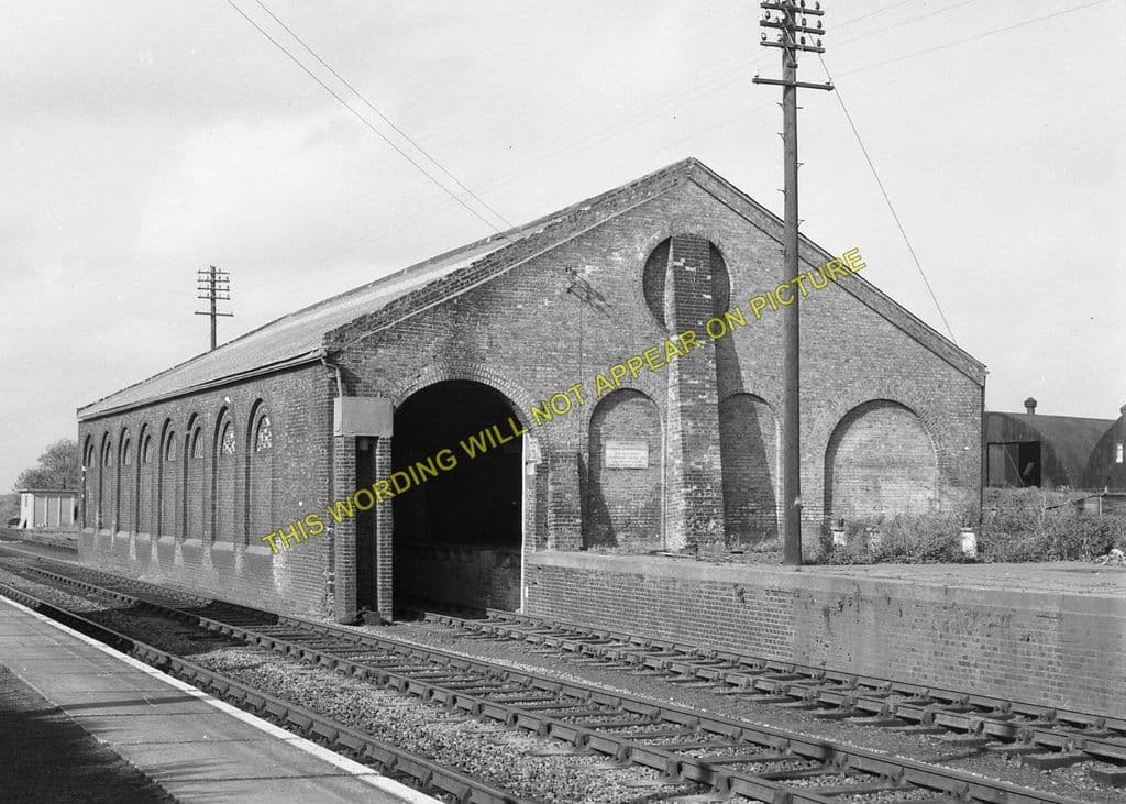 4 Farthinghoe and Brackley Line. Banbury Merton Street Railway Station Photo 