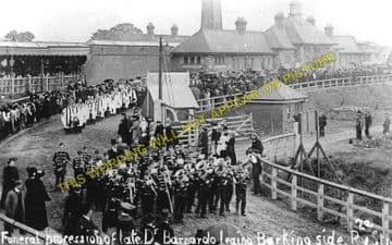 Barkingside Railway Station Photo.Fairlop - Newbury Park. Great Eastern Rly. (2)