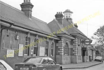 Barkingside Railway Station Photo.Fairlop - Newbury Park. Great Eastern Rly. (7)