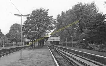 Barnes Railway Station Photo. Putney to Chiswick and Mortlake Lines. L&SWR. (7)