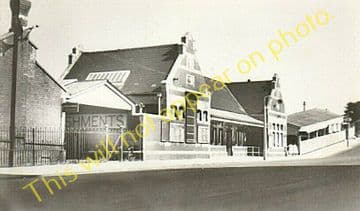 Barry Island Railway Station Photo. Cadoxton - Rhoose. Cardiff to Aberthaw. (10).