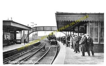 Bathgate Upper Railway Station Photo. Livingstone - Westfield. (2)