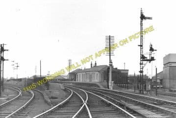 Bathgate Upper Railway Station Photo. Livingstone - Westfield. (5)