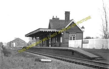 Battlesbridge Railway Station Photo. Wickford - Woodham Ferrers. (1)
