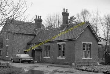Baynards Railway Station Photo. Cranleigh to Rudgwick Guildford to Horsham (9)
