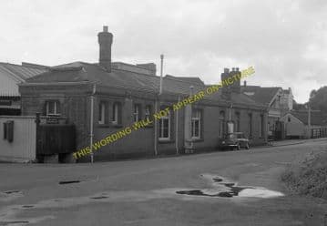 Beaconsfield Railway Station Photo. Gerrards Cross - High Wycombe. GCR & GWR (10)