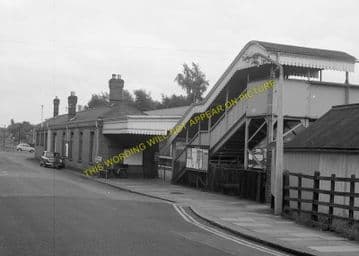Beaconsfield Railway Station Photo. Gerrards Cross - High Wycombe. GCR & GWR (13)