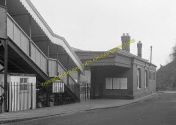 Beaconsfield Railway Station Photo. Gerrards Cross - High Wycombe. GCR & GWR (16)