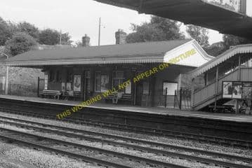 Beaconsfield Railway Station Photo. Gerrards Cross - High Wycombe. GCR & GWR (18)