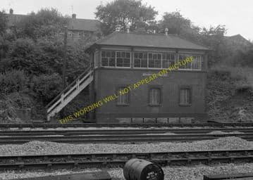 Beaconsfield Railway Station Photo. Gerrards Cross - High Wycombe. GCR & GWR (19)