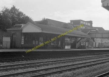 Beaconsfield Railway Station Photo. Gerrards Cross - High Wycombe. GCR & GWR (8)