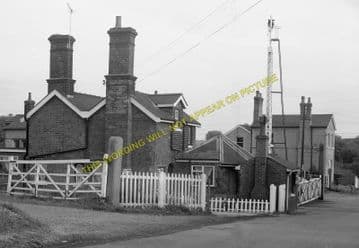 Bentley Railway Station Photo. Manningtree to Ipswich and Hadleigh Lines (6)