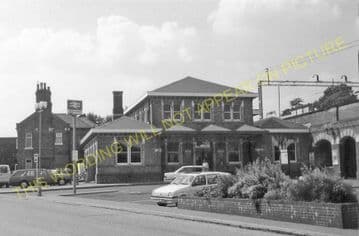 Berkhamsted Railway Station Photo. Hemel Hempstead - Tring. Cheddington Line (9)