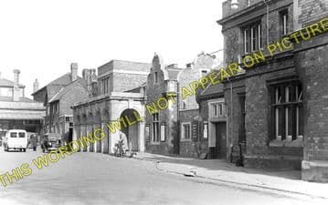 Bletchley Railway Station Photo. Leighton Buzzard - Milton Keynes. L&NWR (1)..